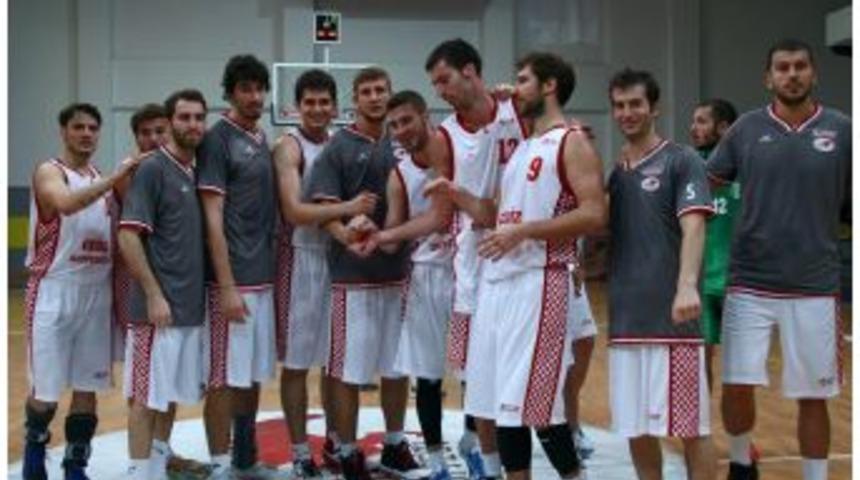 Gediz &Uuml;niversitesi Potada Rakip Tanımıyor