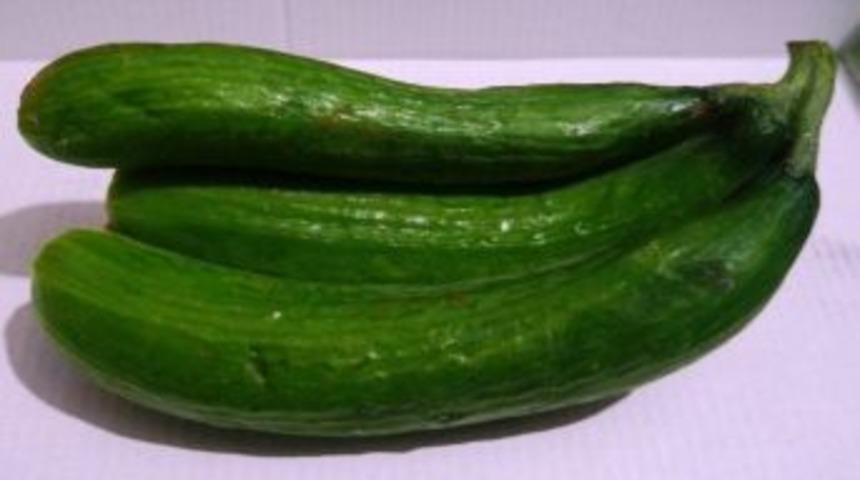 Bir Sapta &Uuml;&ccedil; Salatalık