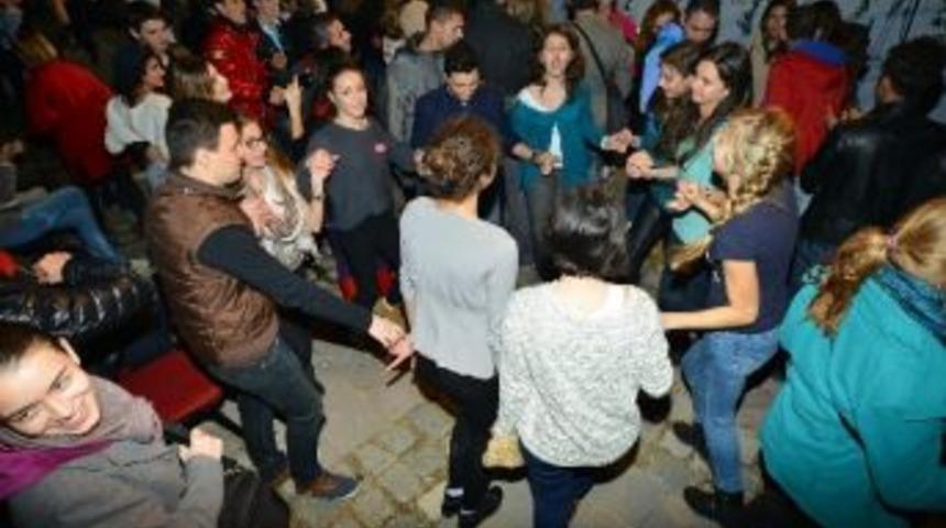 Balkan Dansları İzmir'i Isıttı