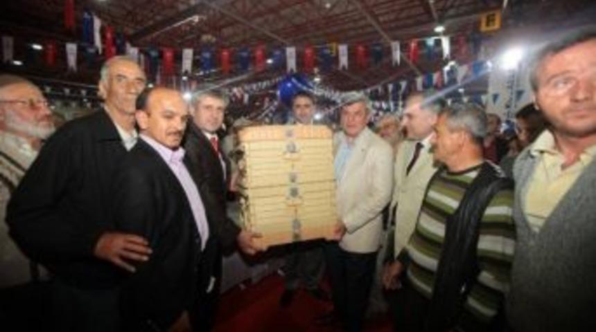 Kocaeli B&uuml;y&uuml;kşehir Belediyesi'nden Amat&ouml;r Kul&uuml;plere Malzeme Yardımı