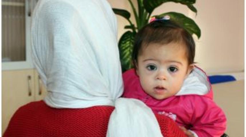 Sığınmacı Annenin 10 Aylık Bebeği, Ameliyat Parası Bulunamazsa &Ouml;lecek