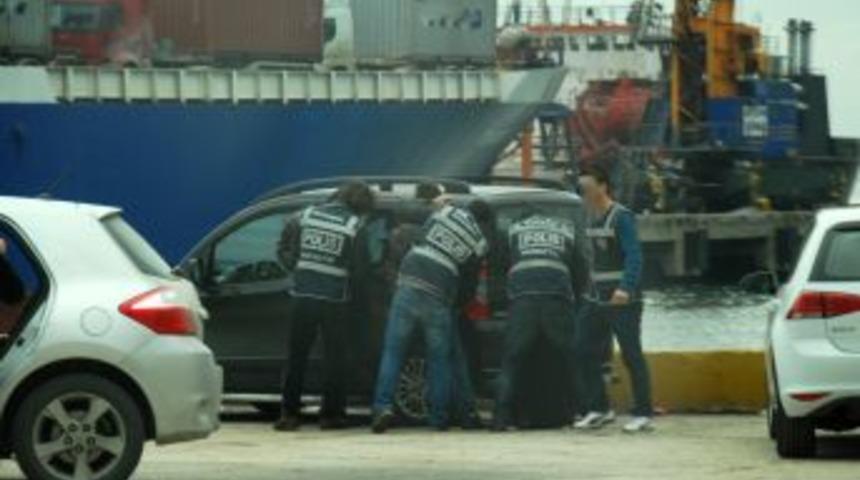 Gemi Kaptanın Eroini Teslim Alma Anı Kamerada