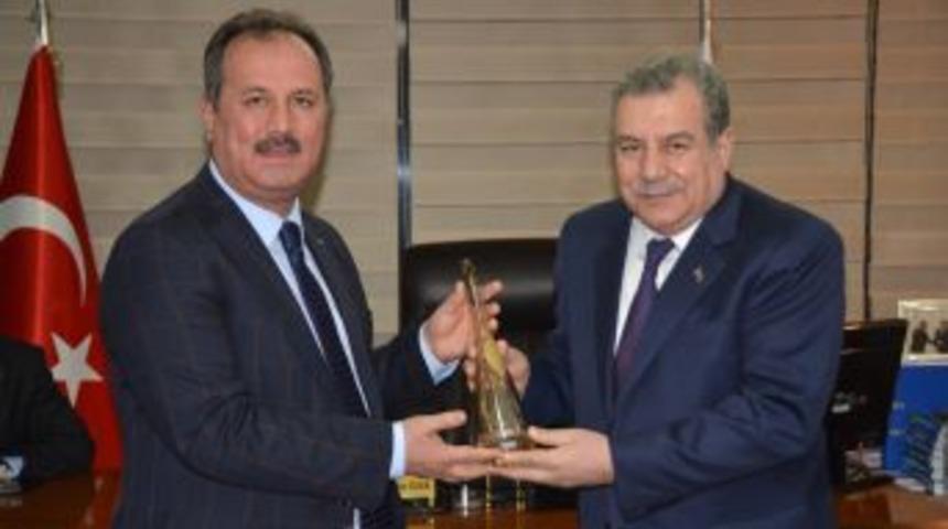 Denizli Ticaret Odası, Bakan G&uuml;ler&rsquo;e Ambulans Teslim Etti