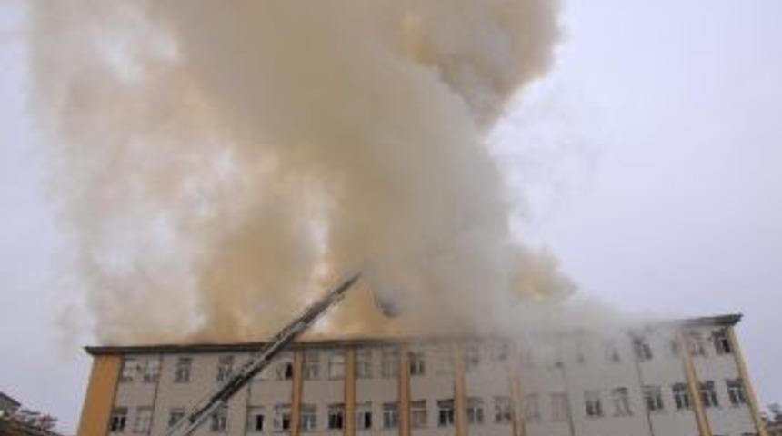 Okul yangınındaki olası faciayı &ouml;ğretmenler &ouml;nledi