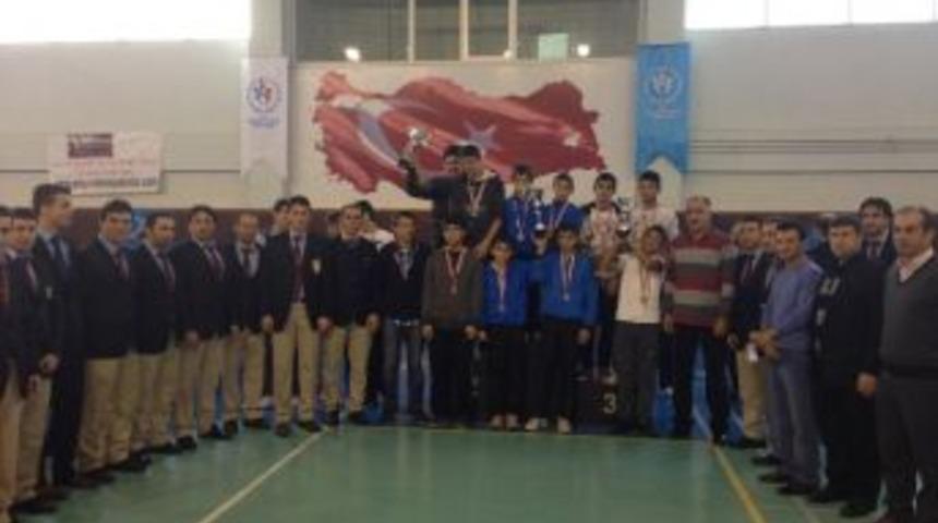 Okullar Masa Tenisinde Yarıştı