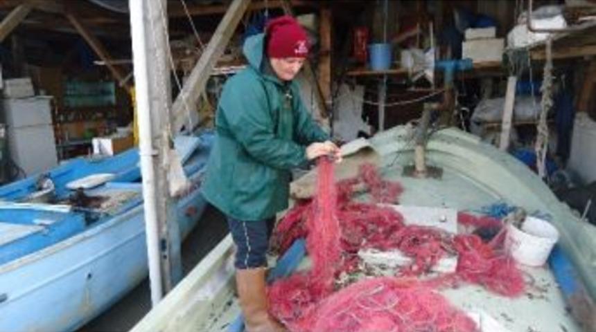 Ekmeğini Sudan &Ccedil;ıkaran Kadın