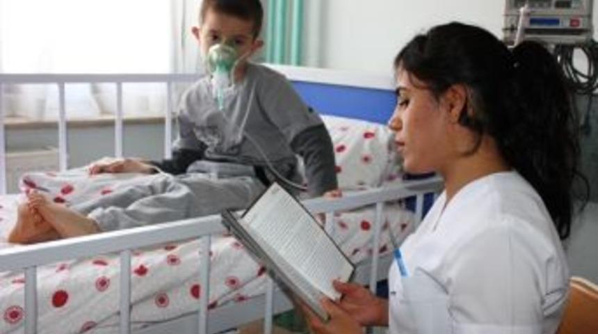 &Ccedil;ocuk Hastalara Kitap Okuma Kampanyası