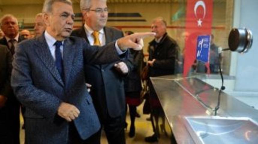 Kırmızı Bayrak T&uuml;rkiye&rsquo;de İlk Kez İzmir&rsquo;de