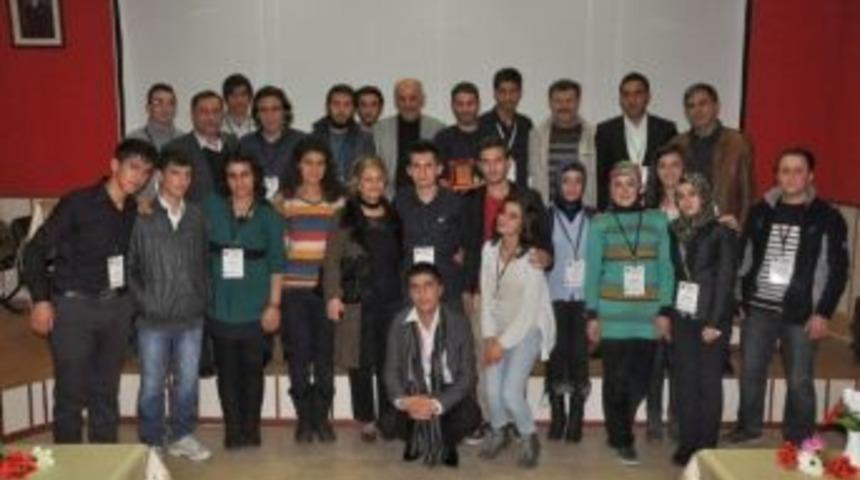 Paland&ouml;kenli Gen&ccedil;ler Niksar&rsquo;da Emrah&rsquo;ı Andılar