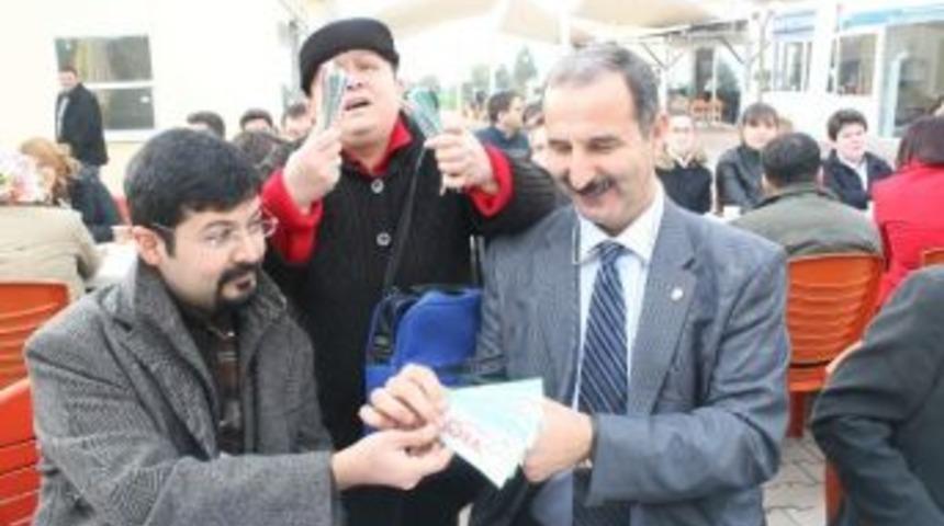 Aydın’da Asistan Hekimler Eylem, Piyangocu Mukadder Bayram Yaptı