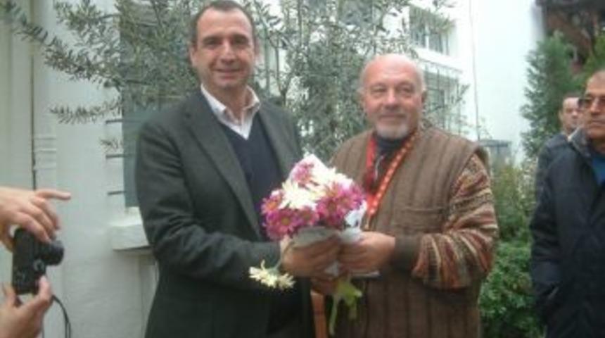 Ayvalık&rsquo;ta Gencer&rsquo;e Sanat&ccedil;ı Desteği