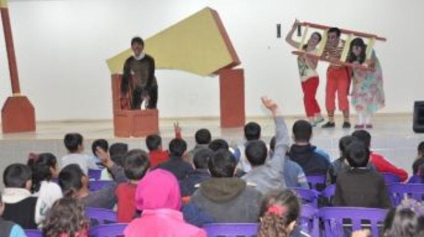 Batmanlı &Ccedil;ocuklara &Uuml;cretsiz Tiyatro G&ouml;sterimi