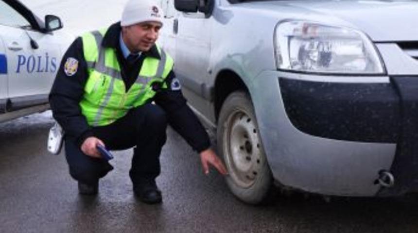 Erzurum'da Kış Lastiği Kontrol&uuml; Yapıldı