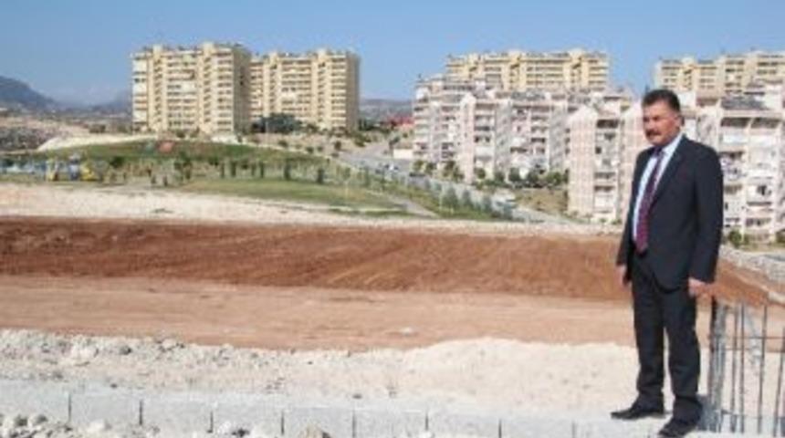 Toroslar&rsquo;daki Futbol Sahası Yılbaşına Kadar Bitecek