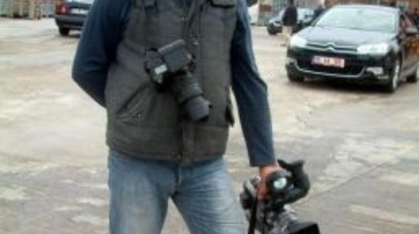 Burhaniye&rsquo;deki Fotoğraf&ccedil;ı Muhtar İlgi &Ccedil;ekiyor