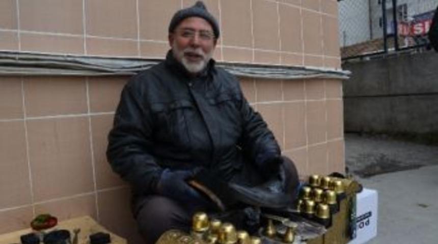 54 Yıldır Ayakkabı Boyuyor