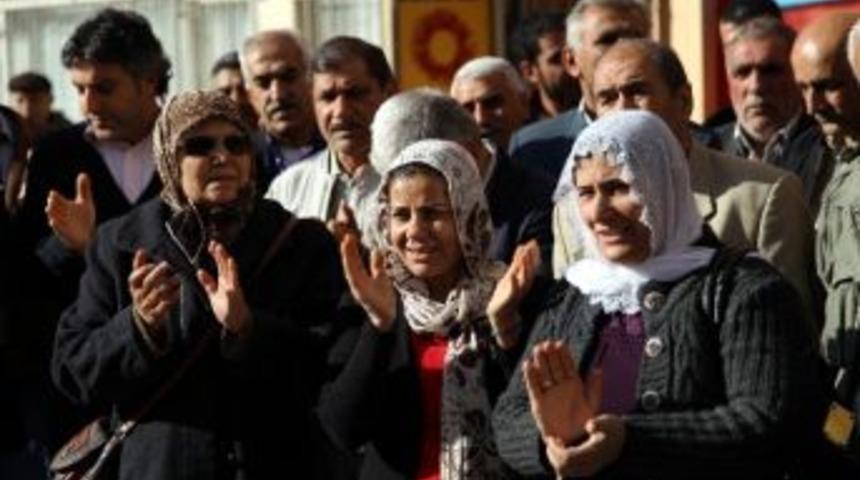 Paspasları Çalınan Bdp'liler Eylem Yaptı