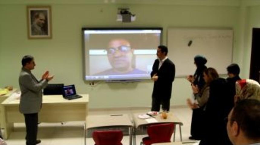 Binlerce Kilometre Uzaktan Doğum G&uuml;n&uuml; Pastasına &Uuml;fledi