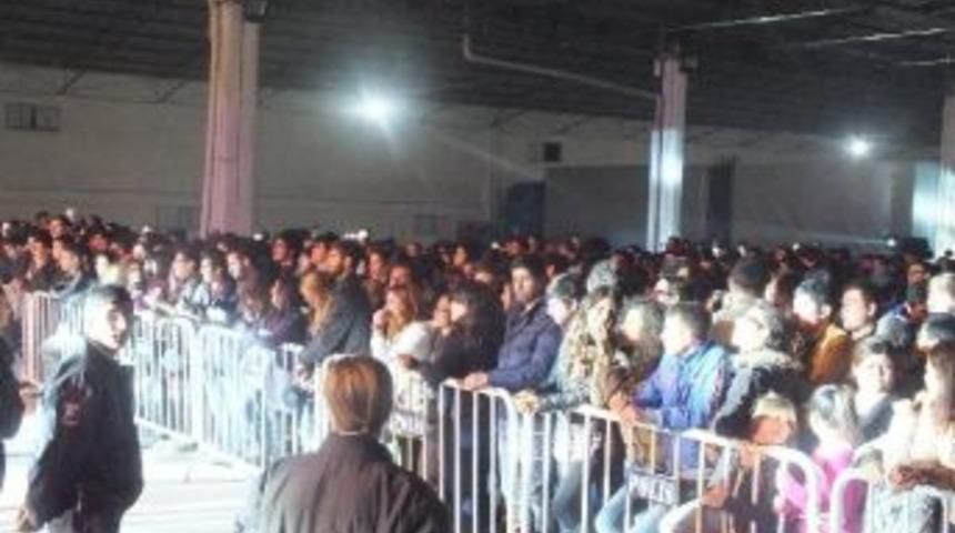 Grup 19 Ve Taha Tataroğlu İnna Konserinden &Ouml;nce Eğlendirdi