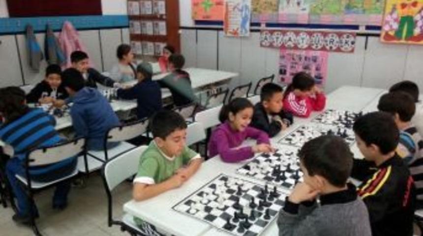 Akb&uuml;k&rsquo;te &Ouml;ğrencilere Dama Kursu Veriliyor