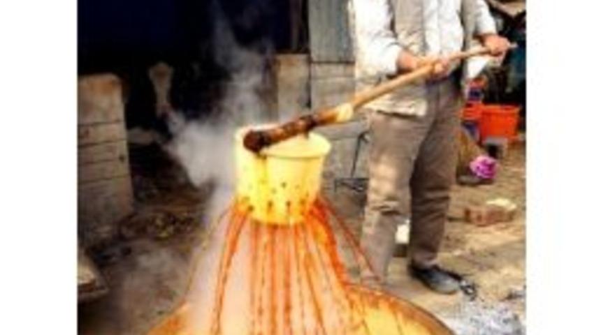 Sarıg&ouml;l&rsquo;de Yılın Son Pekmezi Kaynatıldı