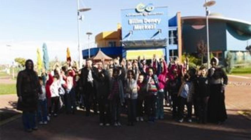 K&uuml;tahyalı &Ouml;ğrenciler Bilim Deney Merkezi'ni Ziyaret Etti