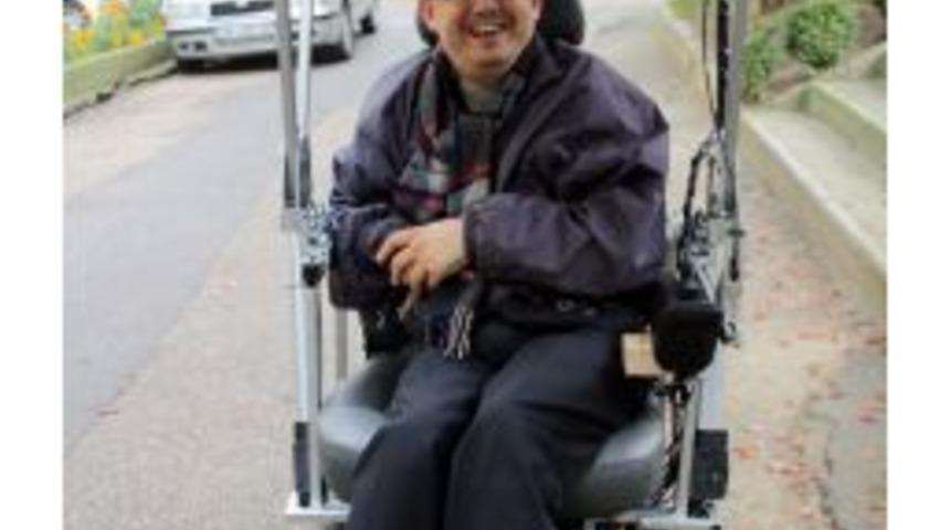 Engelli Hayal Etti; D&uuml;nyanın Ilk G&uuml;neş Enerjili Tekerlekli Sandalyesi &Uuml;retildi