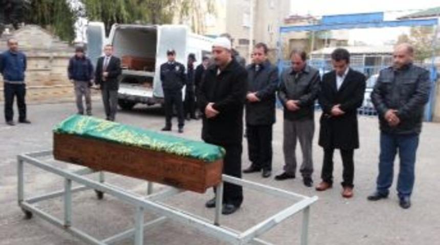 Annesinin Arkadaşı Tarafından D&ouml;v&uuml;lerek &Ouml;ld&uuml;r&uuml;len 3 Yaşındaki &Ccedil;ocuk Toprağa Verildi