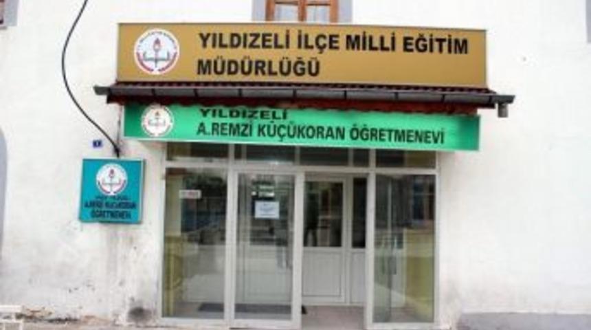 Milli Eğitim M&uuml;d&uuml;r&uuml; K&uuml;&ccedil;&uuml;koran'ın İsmi İl&ccedil;e &Ouml;ğretmen Evine Verildi