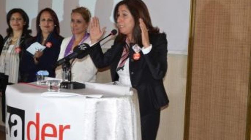 Korkmaz: &ldquo;&Uuml;lkemizde kadınlar siyasette yok&rdquo;