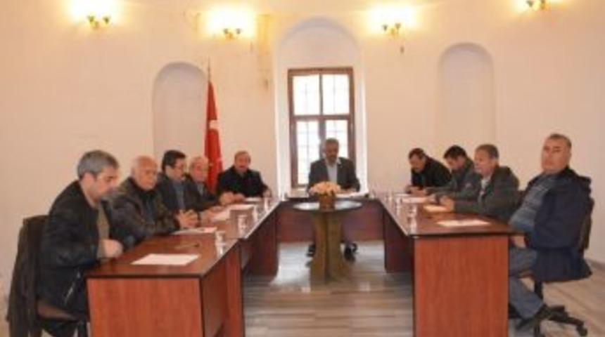 Tirilye&rsquo;de Gergin Meclis