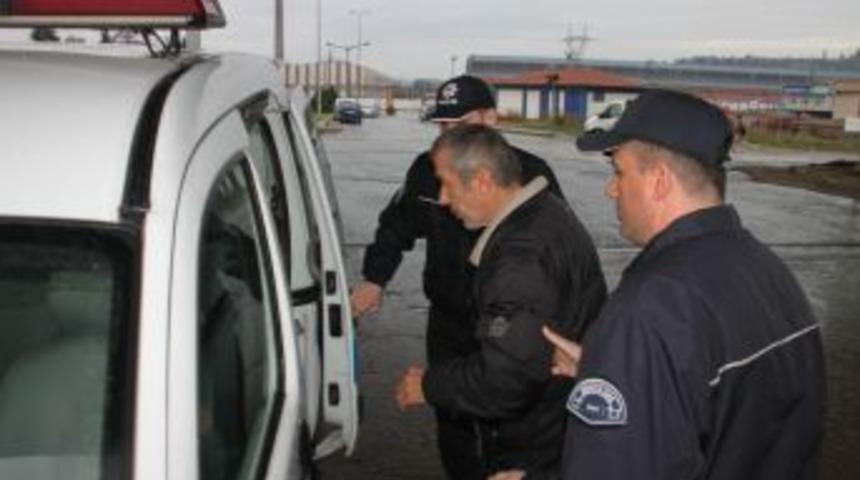 Alkoll&uuml; S&uuml;r&uuml;c&uuml;n&uuml;n Ehliyetine Hastane Yolunda El Konuldu