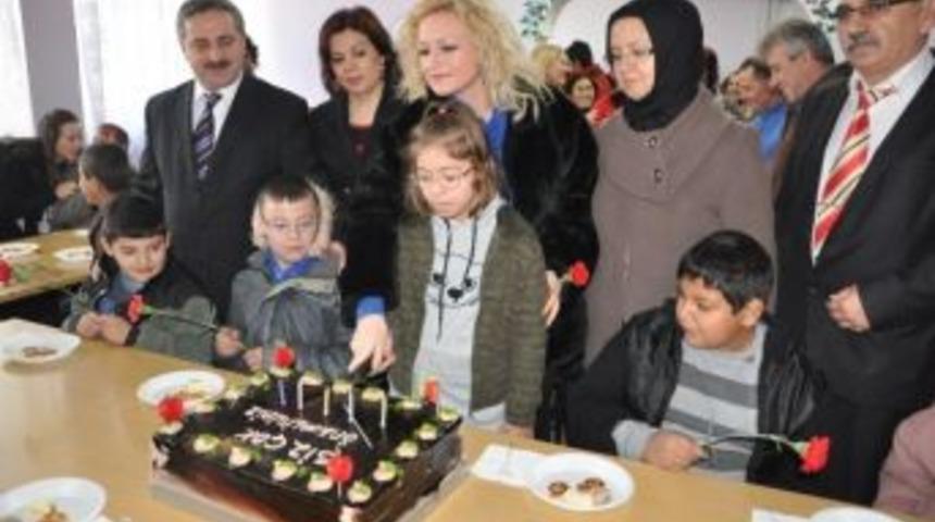 Kırklareli İl Millieğitim M&uuml;d&uuml;r&uuml; Korkamaz&rsquo;dan &Ouml;zel Eğitim Uygulama Merkezi Ve G&ouml;kkuşağı &Ouml;zel Eğitim Uygulama Merkezi&rsquo;ne Ziyaret