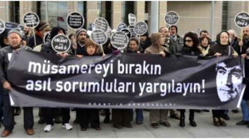 Hrant Dink Davası &Ouml;ncesi Adliye &Ouml;n&uuml;nde Eylem