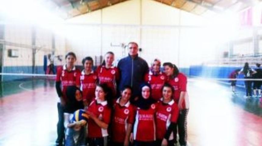 Gediz Anadolu İmam Hatip Lisesi Kız Voleybol Takımı İl&ccedil;e Şampiyonu
