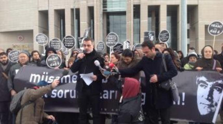 Adliye &Ouml;n&uuml;nde 'Hrant Dink' Eylemi