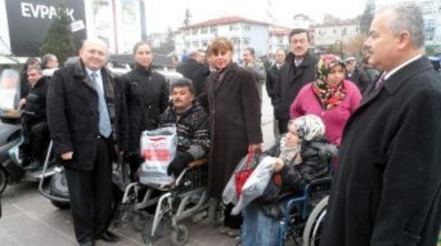 Ak Parti Kadın Kolları, Engelliler G&uuml;n&uuml; Programına Katıldı