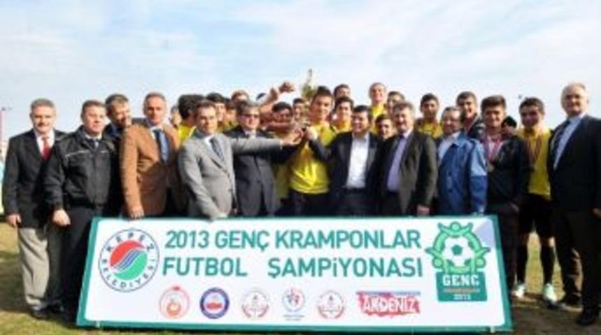 Gen&ccedil; Kramponlar Kupalarını Aldılar