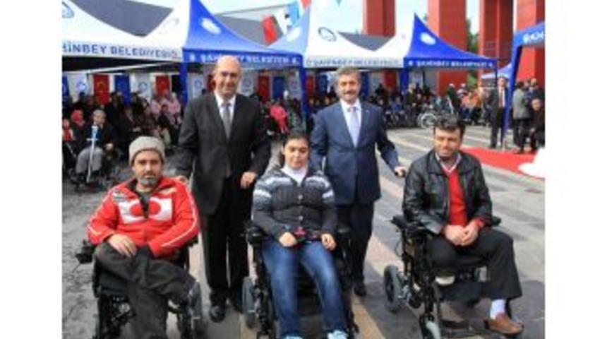 111 Engelli Vatandaşa Ak&uuml;l&uuml; Ve Manuel Ara&ccedil; Hediye Edildi