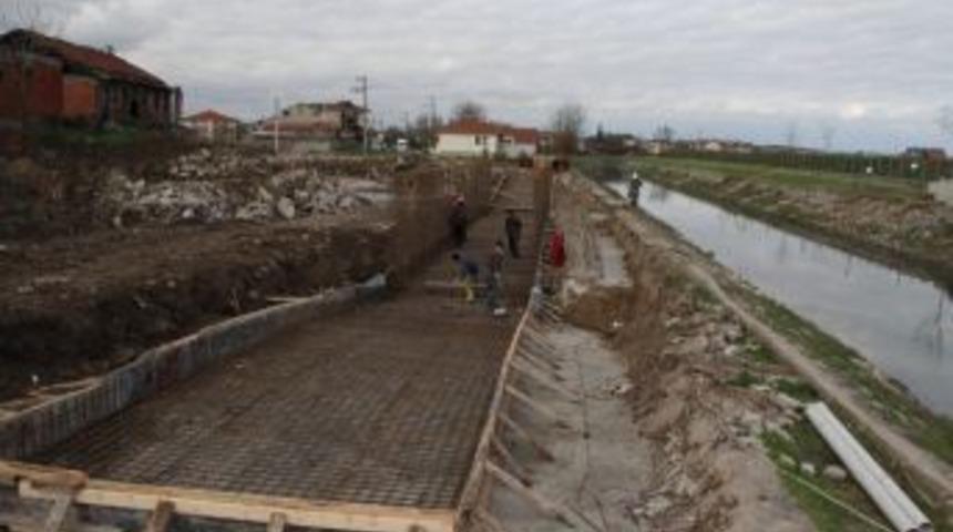 K&ouml;pr&uuml; İnşaatı Hızla İlerliyor