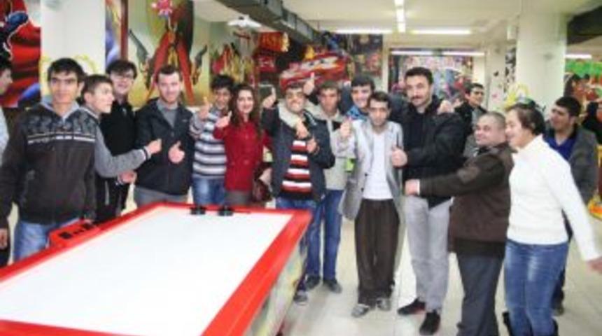 Engelliler G&ouml;n&uuml;llerince Eğlendi