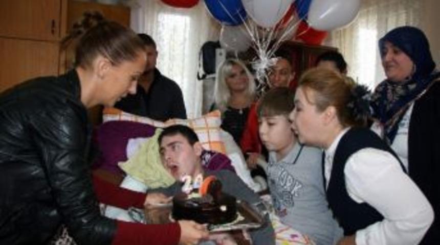 Umut&rsquo;a Erken Doğum G&uuml;n&uuml; Kutlaması