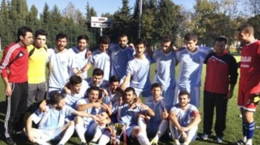 Km&uuml; Futbol Takımı Şampiyon Oldu