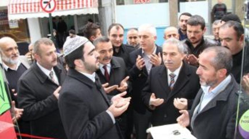 Semerkad Vakfı&rsquo;nın Kermesi Dualarla A&ccedil;ıldı