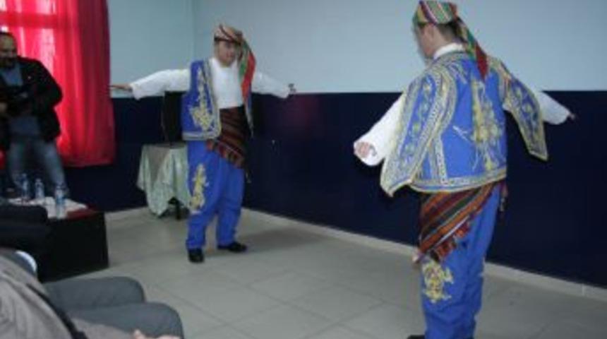 Engelli &Ouml;ğrenciler, Zeybek Oynadı Ve Aşuk Maşuk Şov Yaptı