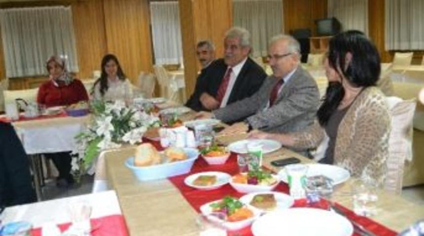 Milli Eğitimden &Ouml;ğretmenlere Yemek