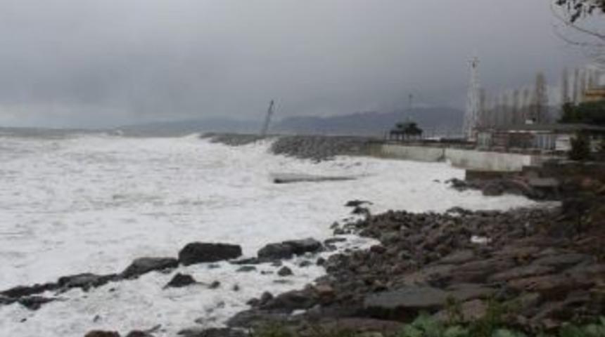 Rize&rsquo;de Şiddetli Fırtına