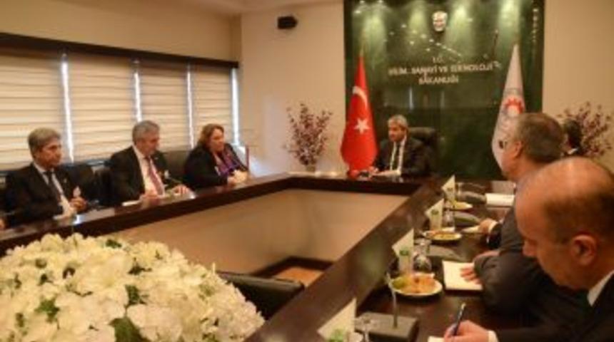 Nihat Erg&uuml;n: Kamu Ihalelerinde Bazı Şartnameler Adrese Teslim