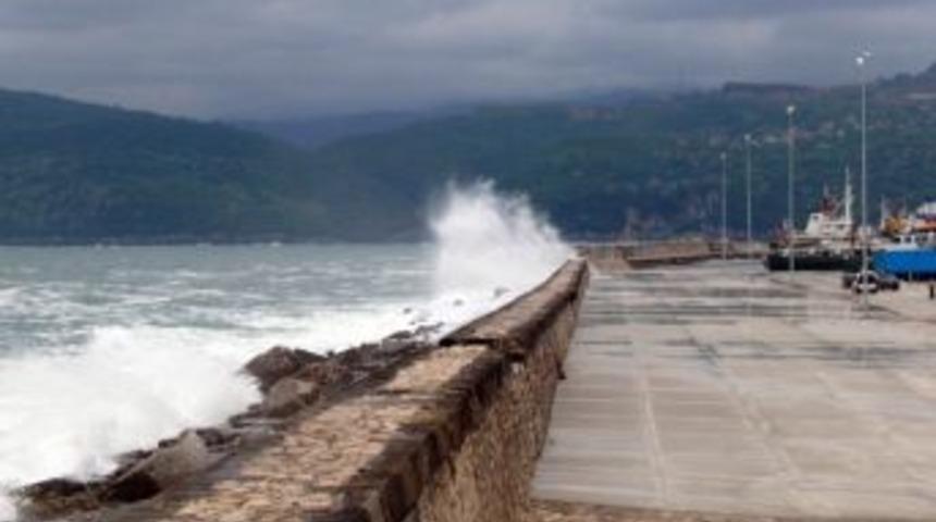 Amasra'da Dalga Boyu Beş Metreye Ulaştı