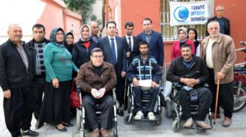 Kaymakam Oral&rsquo;dan Beyaz Ay Derneği'ne Ziyaret